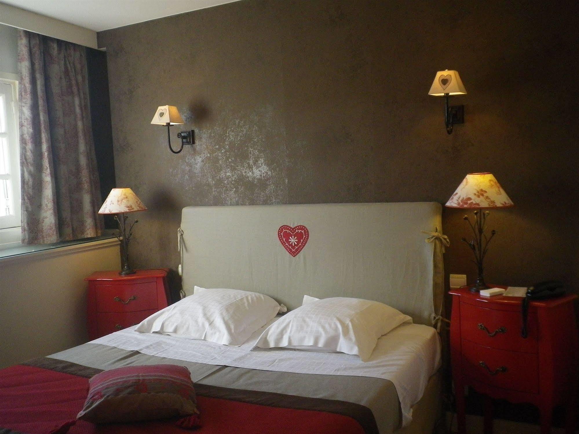 Hotel-Restaurant Ricordeau Loue ภายนอก รูปภาพ