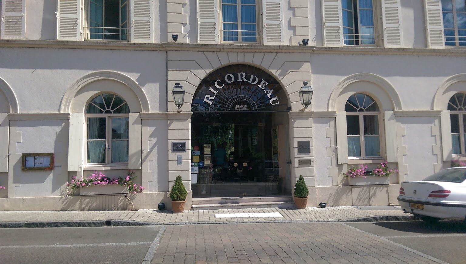 Hotel-Restaurant Ricordeau Loue ภายนอก รูปภาพ