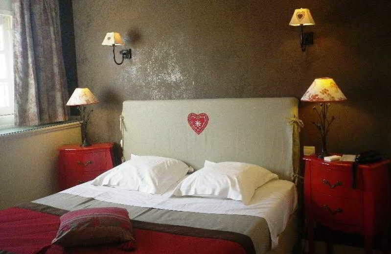 Hotel-Restaurant Ricordeau Loue ภายนอก รูปภาพ